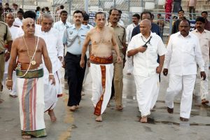 he governor of ap visit to srivari temple3