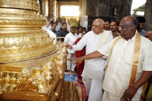 cm of ap visit to temple1