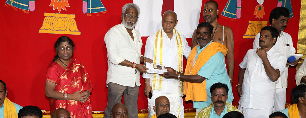 CHAIRMAN COMPLIMENTING VAHANAM BEARERSWEB
