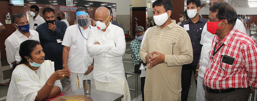 Endowment Minister Inspection of Annaprsadam 7WEB