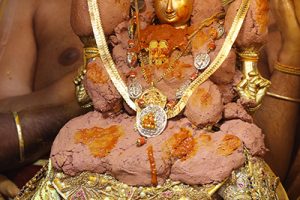 TTD Chairman donates Lakshmi Kasula necklace to Goddess Padmavati2