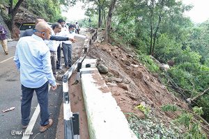 EO inspected the ongoing restoration works at Second Ghat road