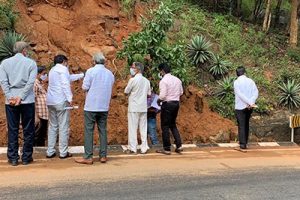 IIT EXPERTS INSPECT LAND SLIDES ON TIRUMALA GHAT ROADS1