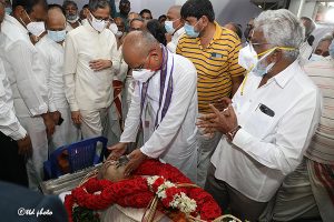 TTD EO PAYING TRIBUTES TO DOLLOR SESHADHRI