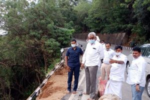 CHAIRMAN TTD INSPECTING GHAT ROAD WORKS