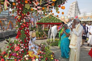DECORATIONS BY GARDEN WING ATTRACT DEVOTEES6