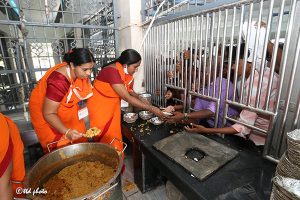 SRIVARI SEVAKS SERVING FOOD IN COMPARTMENTS