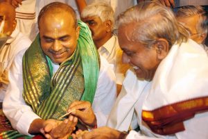 Endoment minister sharing prasadam with CM