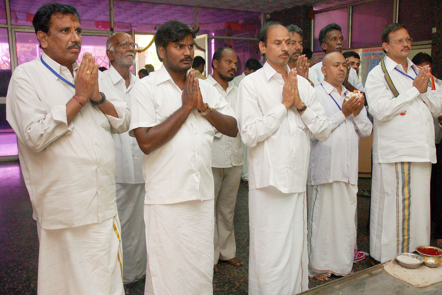 Tamilisai Soundararajan - The Tirumala Tirupati Devasthanam's (TTD) local  advisory committee (LAC) members called on at Raj Bhavan #Hyderabad.  Invited for the upcoming Brahmotsavam festival at the TTD temple in Jubilee  Hills