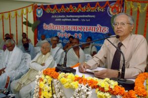 Acharya Sri CR Visweswara Rao addressing