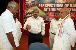 Justice Ramamohan rao in discussion with EO TTD