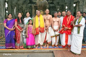 governor inside sri vari temple3
