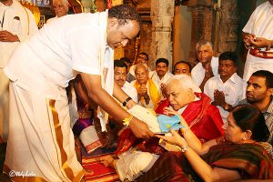 JEO Tml presenting Swamy Vari prasadam to Sri RV Despande