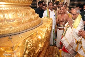 president of india inside sri vari temple1