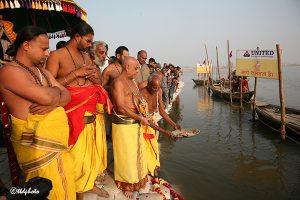 temple priests performing sangham harathi1