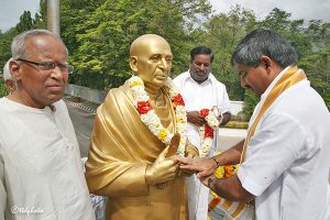 eo ttd garlandin the statue of Sri Veturi Prabhakara Sastry