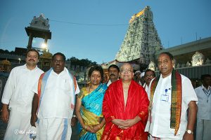 new ttd eo sri mg gopal in front of srivari temple