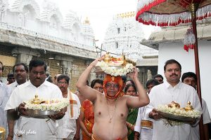 procession of vajra kavacham1
