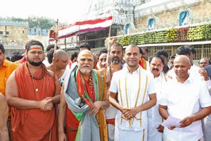 Vizag Sharada Peetham Pontif Sri Sri Sri Swaroopanandendra swamy6