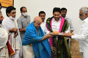 CM GETS SRIVARI BLESSINGS ON HIS BIRTHDAY1