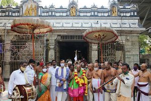 Temple Honors to Pedda Jeeyars Swami Sri KRT
