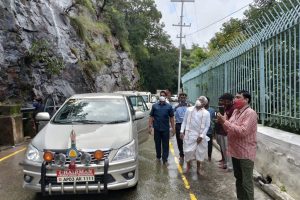 CHAIRMAN INSPECTS DOWN GHAT ROAD2