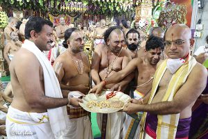SRIVARU PRESENTS GOLD PATAKAM AND EAR ORNAMENTS