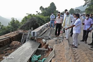 TTD CHAIRMAN INSPECTING ONGOING REPAIR WORKS IN SECOND GHAT ROAD