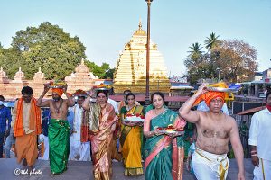 TTD PRESENTS SILK VASTRAMS TO SRISAILAM TEMPLE