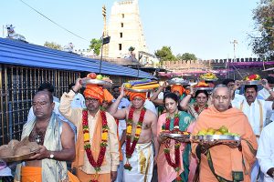 TTD PRESENTS SILK VASTRAMS TO SRISAILAM TEMPLE3