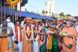 TTD PRESENTS SILK VASTRAMS TO SRISAILAM TEMPLE5