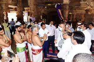 COLLECTOR AND JEO INSPECTION IN VONTIMITTA TEMPLE
