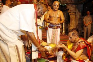 HE Governor of ap visit to temple