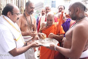 HH Sri Sri Sugunendra Teertha Swamiji, Peetadhipathi of Sri Puthige Mutt Udupi5co