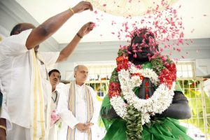 chairman paying floral tributes to the statue of Vengamamba in Tirupati
