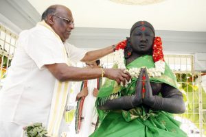 chairman paying floral tributes to the statue of Vengamamba in Tirupati1