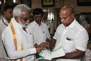 Chairman Ttd Prestion of Vasathram to Vahanambareers9