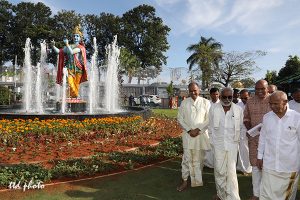 TTD CHAIRMAN AND THE EO INAUGURATE GREEN GARDENS IN VAIKUNTA QUEUE COMPLEX2