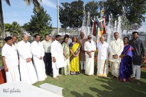 TTD CHAIRMAN AND THE EO INAUGURATE GREEN GARDENS IN VAIKUNTA QUEUE COMPLEX3