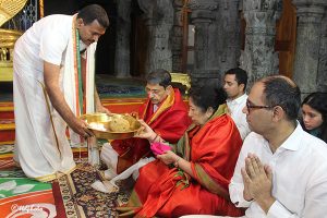 RN Ravi Tamil Nadu Governor Visit to Inside Temple3