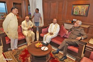 AP GOVERNOR IN TIRUMALA1