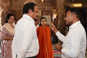 JEO TPT AND DISITRICT COLLECTOR INSPECTION OF VONTIMITTA TEMPLE 2
