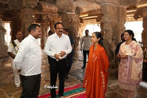 JEO TPT AND DISITRICT COLLECTOR INSPECTION OF VONTIMITTA TEMPLE4