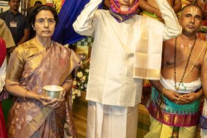 AP CM VASTRAM PRESENTATION & JEWEL1 AP CM VASTRAM PRESENTATION & JEWEL1