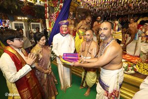 AP CM VASTRAM PRESENTATION & JEWEL2 AP CM VASTRAM PRESENTATION & JEWEL2