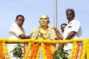 GARLANDING THE STATUE OF SRIMAN VETURI PRABHAKAR SASTRY OPP SVETA BLDG GARLANDING THE STATUE OF SRIMAN VETURI PRABHAKAR SASTRY OPP SVETA BLDG