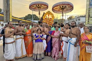 MALAYAPPA VISITS VIKHANSACHARYA SANNIDHI MALAYAPPA VISITS VIKHANSACHARYA SANNIDHI