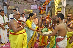 PURNAHUTHI IN SRI KRT PURNAHUTHI IN SRI KRT