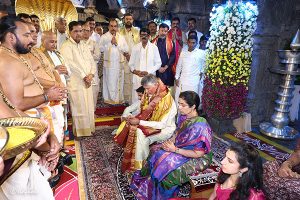 AP CM OFFERED PRAYERS IN TIRUMALA4 AP CM OFFERED PRAYERS IN TIRUMALA4