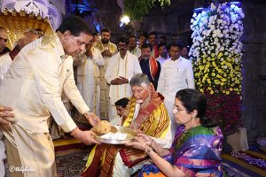 AP CM OFFERED PRAYERS IN TIRUMALA5 AP CM OFFERED PRAYERS IN TIRUMALA5